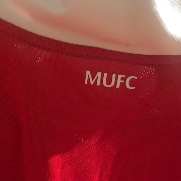 Manchester United Jersey 2010-2011 - Picture 2 of 4